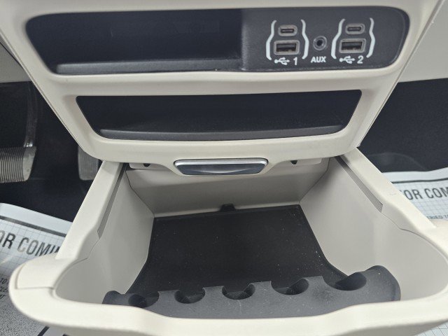 Used 2024 Chrysler Pacifica Touring-L image 27