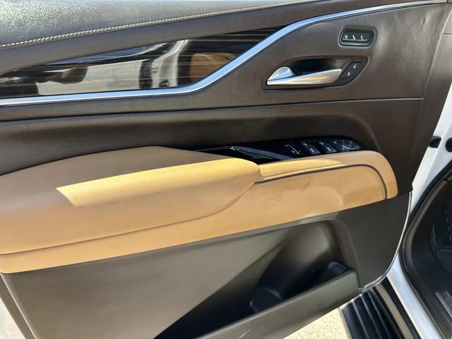 Used 2021 Cadillac Escalade Premium Luxury w/ LPO, Illumination Package AWD/4WD image 16