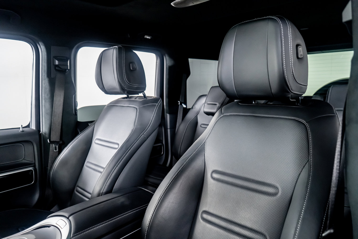 Used 2025 Mercedes-Benz G 550 image 3