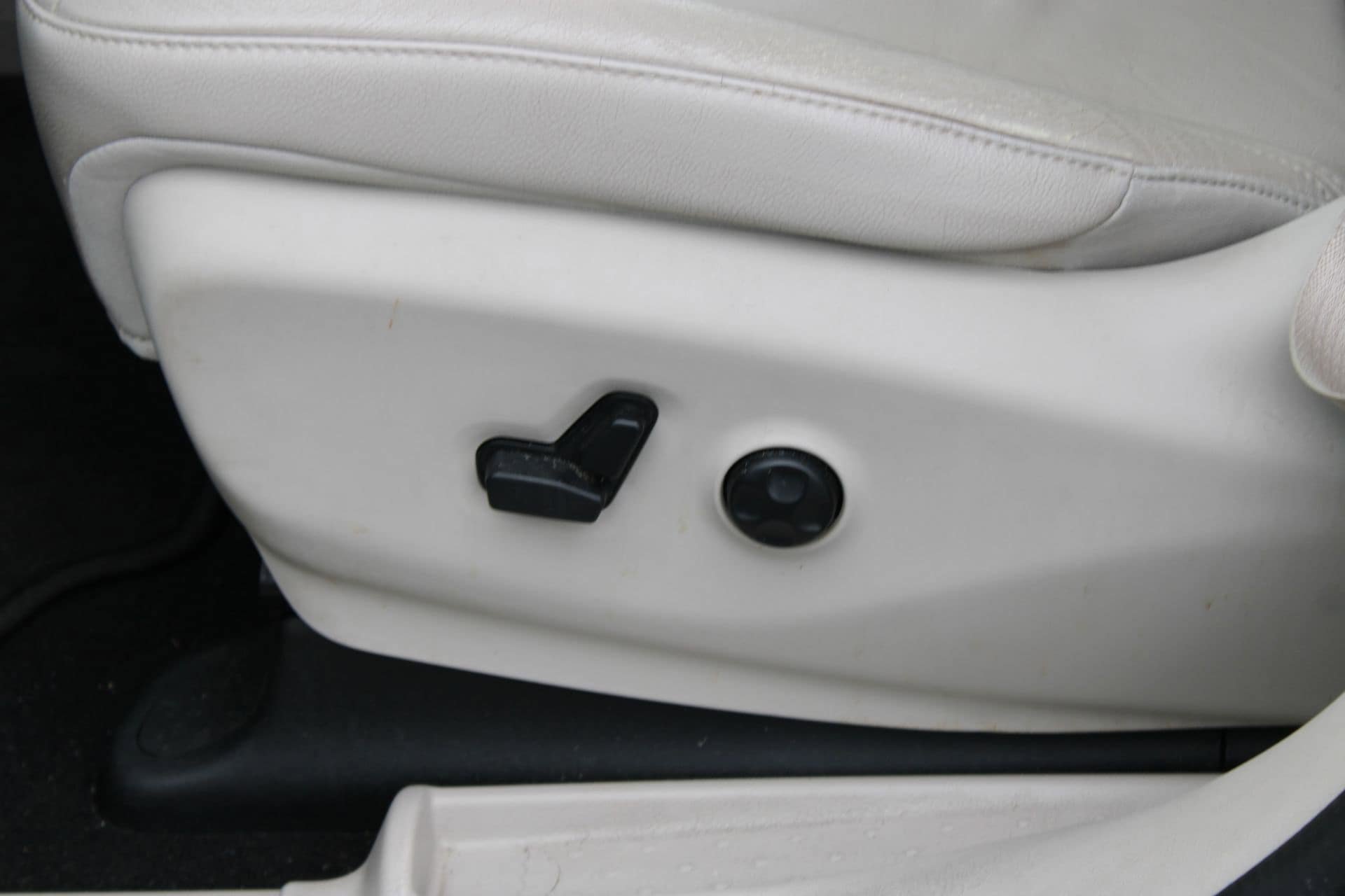 Used 2017 Chrysler Pacifica Touring-L image 13