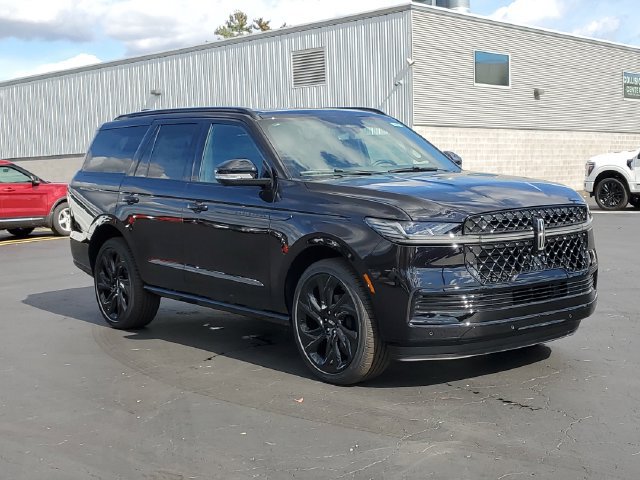 New 2027 Lincoln Navigator Reserve w/ Jet Appearance Package AWD/4WD image 2