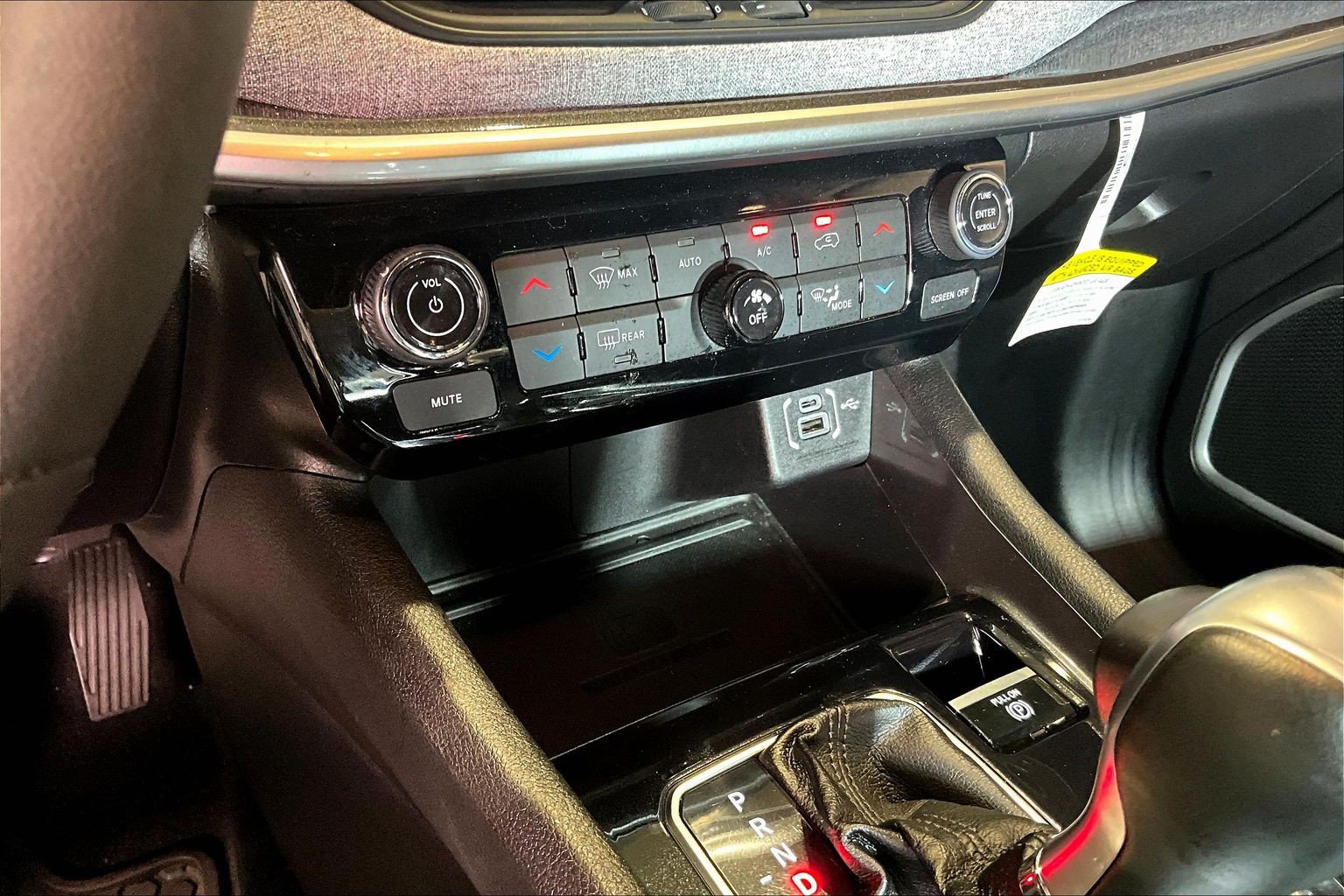 Used 2023 Jeep Compass Latitude AWD/4WD image 16