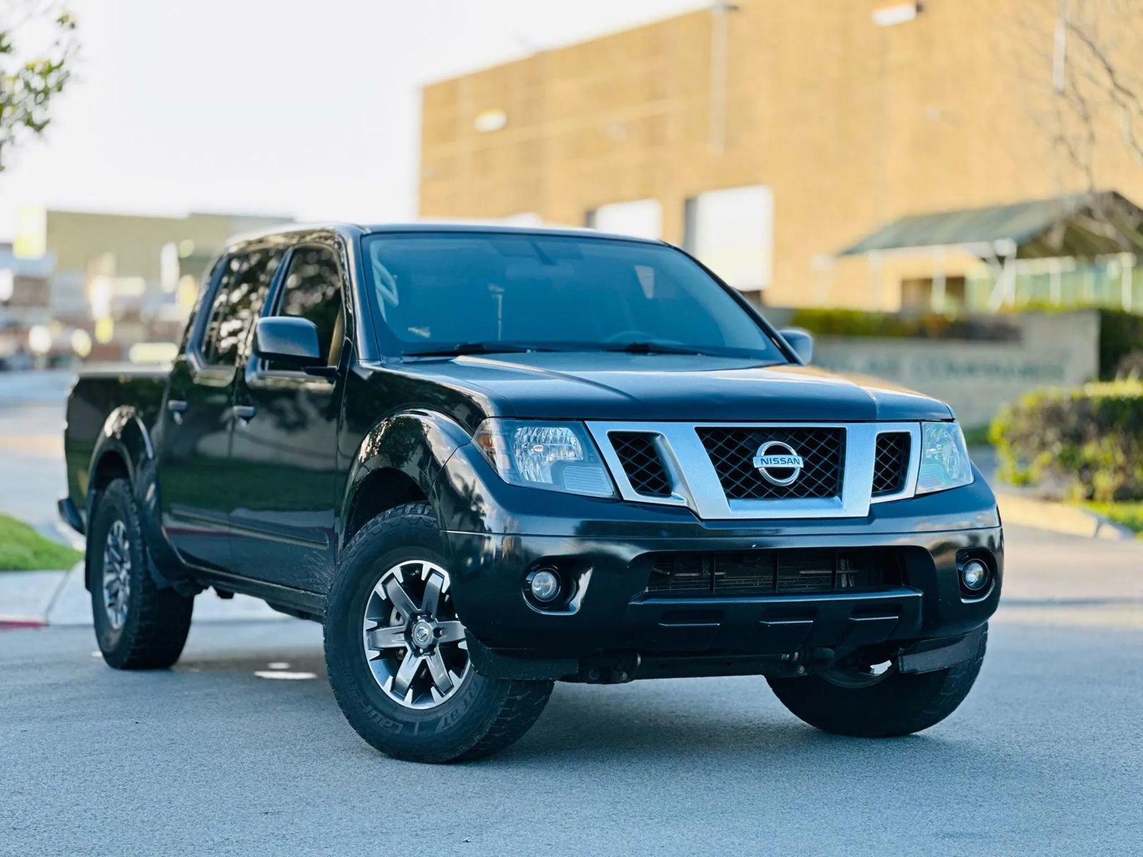 Used 2019 Nissan Frontier Desert Runner RWD image 2