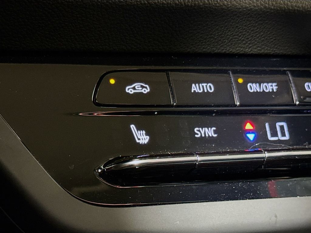 Used 2023 Buick Envision Essence w/ Sport Touring Package AWD/4WD image 18