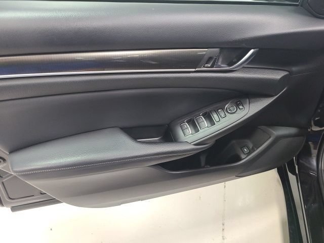 Used 2018 Honda Accord Sport image 18