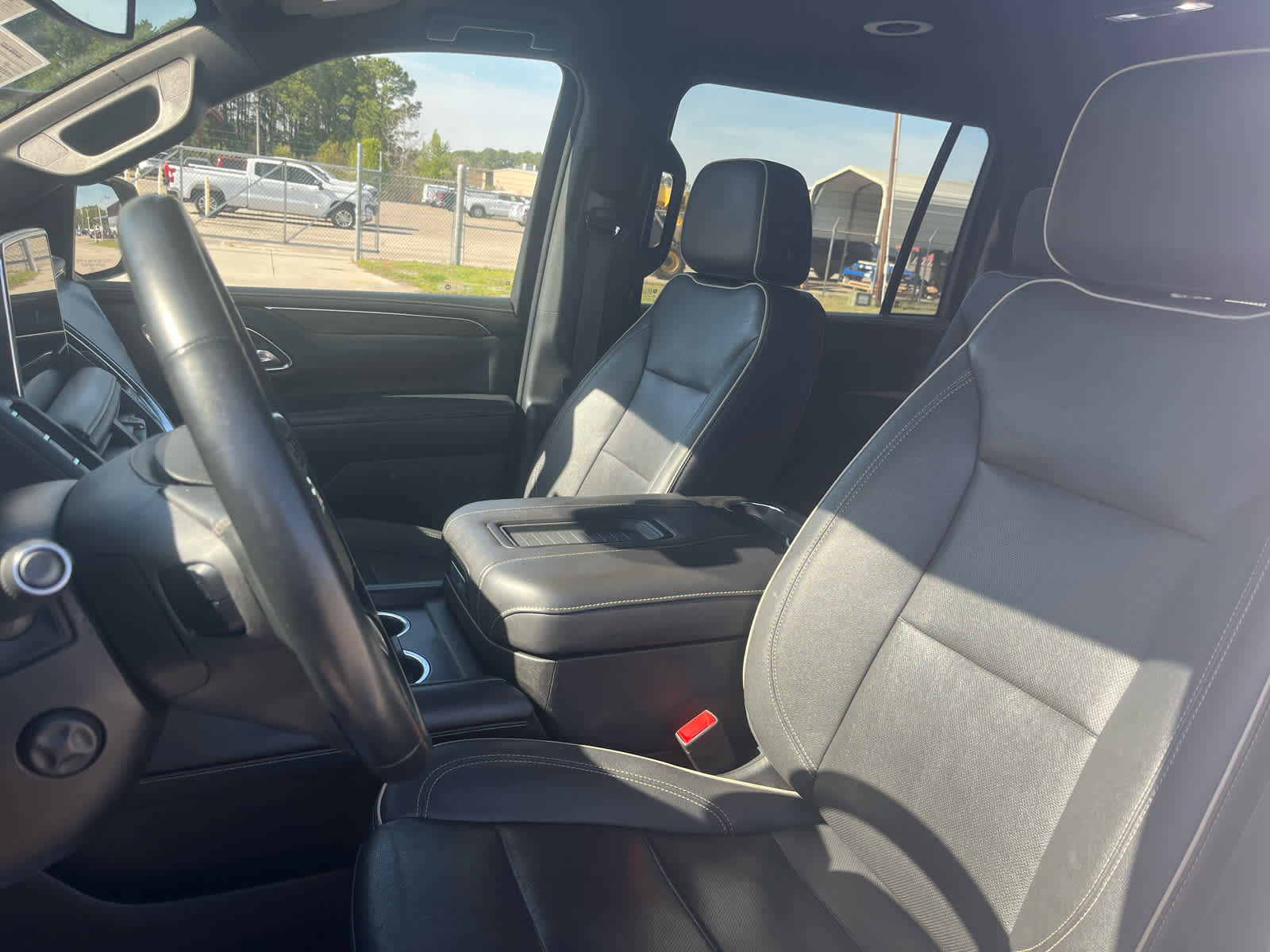 Used 2023 Chevrolet Suburban Premier image 9