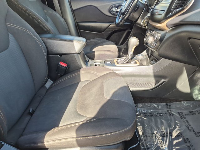 Used 2015 Jeep Cherokee Latitude AWD/4WD image 20