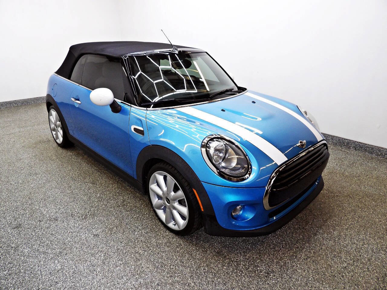 Used 2017 MINI Cooper Convertible image 3