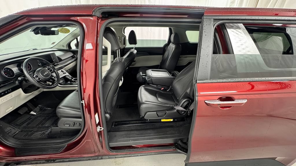 Used 2024 Kia Carnival LX FWD image 15