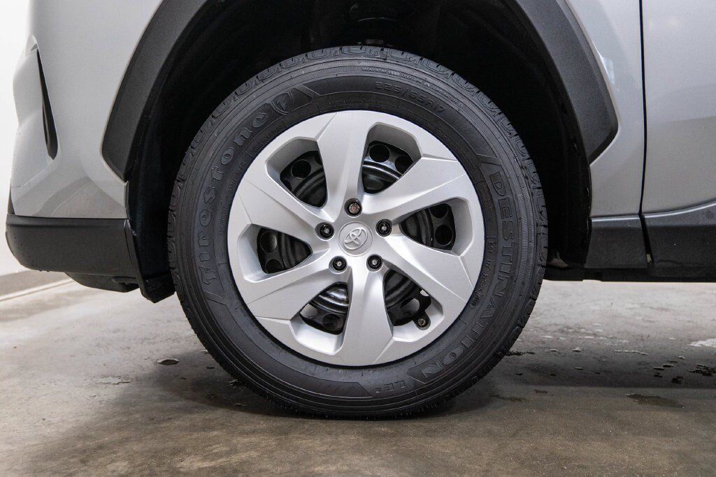 Used 2025 Toyota RAV4 LE AWD/4WD image 11