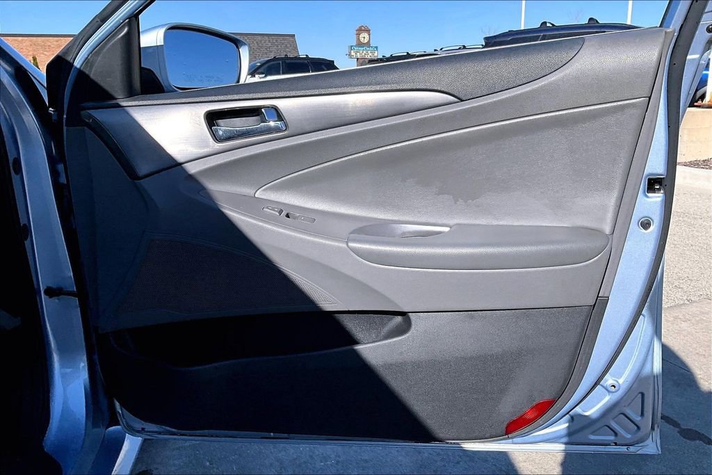 Used 2015 Hyundai Sonata Hybrid image 23