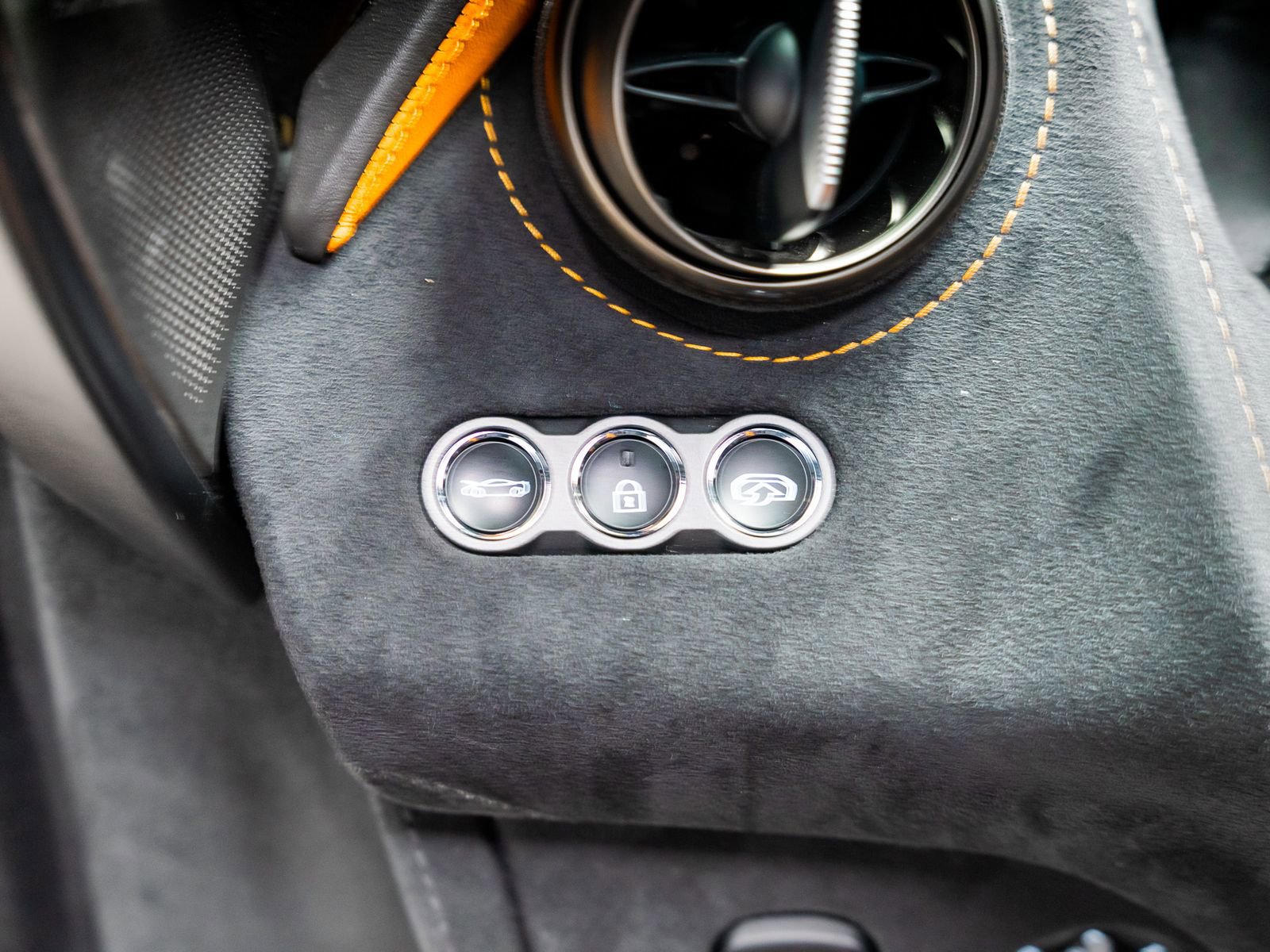 Used 2019 McLaren 720S Performance RWD image 43