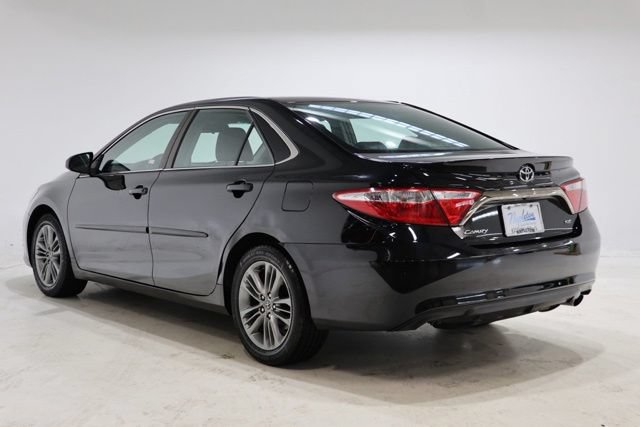 Used 2016 Toyota Camry SE w/ Moonroof Package FWD image 5