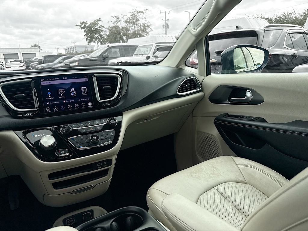 Used 2020 Chrysler Pacifica Touring-L w/ Advanced Safetytec Group image 26