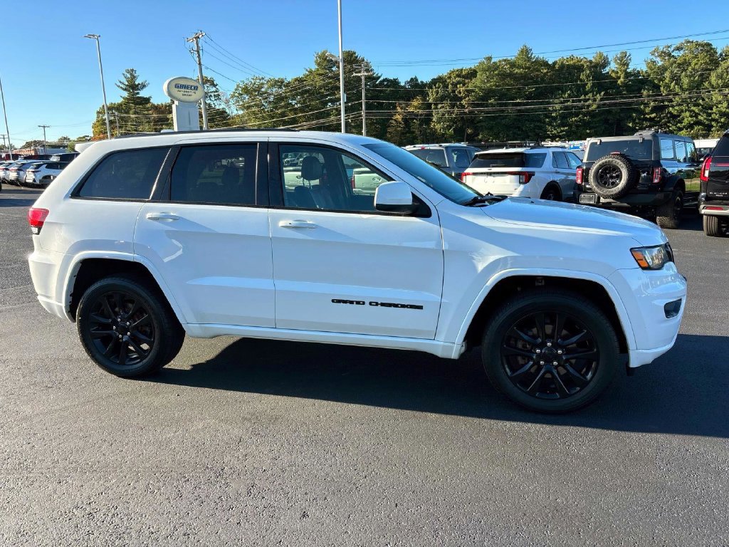 Used 2018 Jeep Grand Cherokee Altitude AWD/4WD image 2