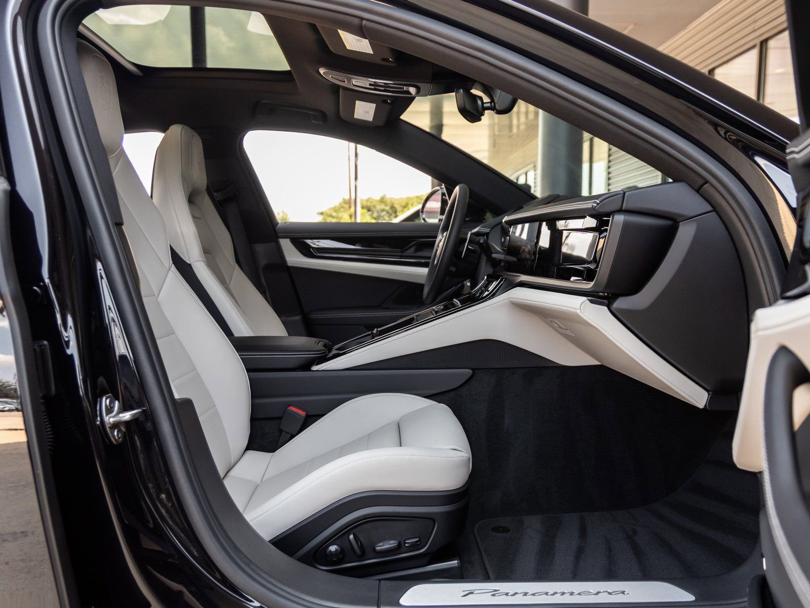 Certified 2025 Porsche Panamera image 43