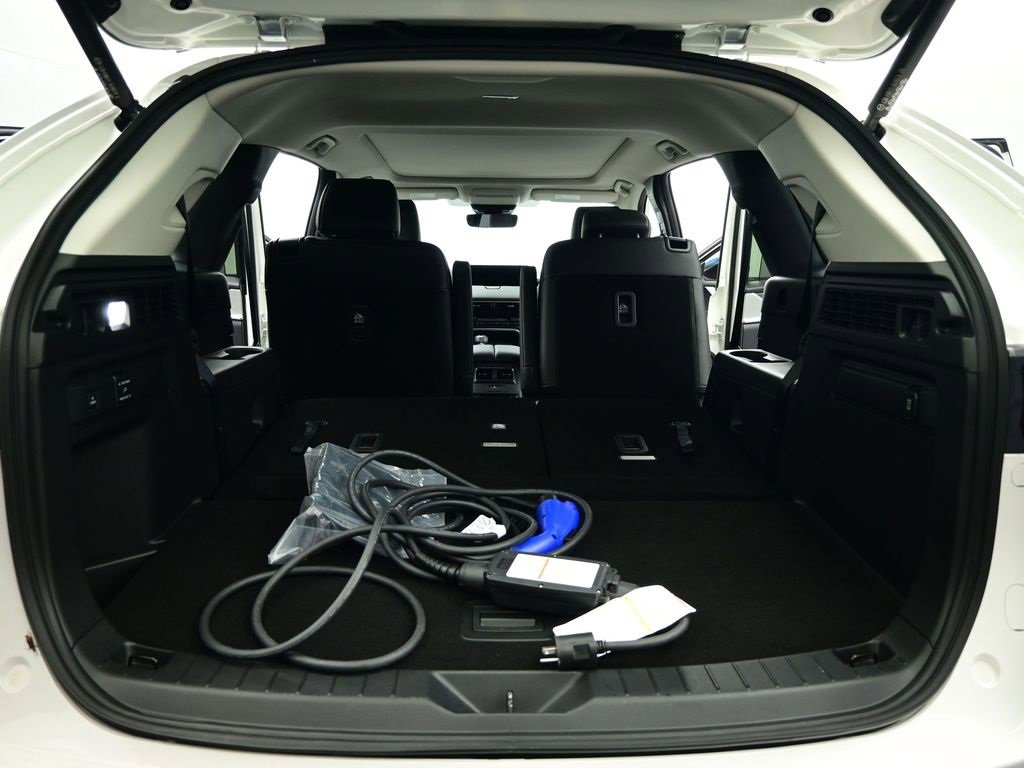 Certified 2025 MAZDA CX-90 Plug-In Hybrid w/Premium Sport image 11