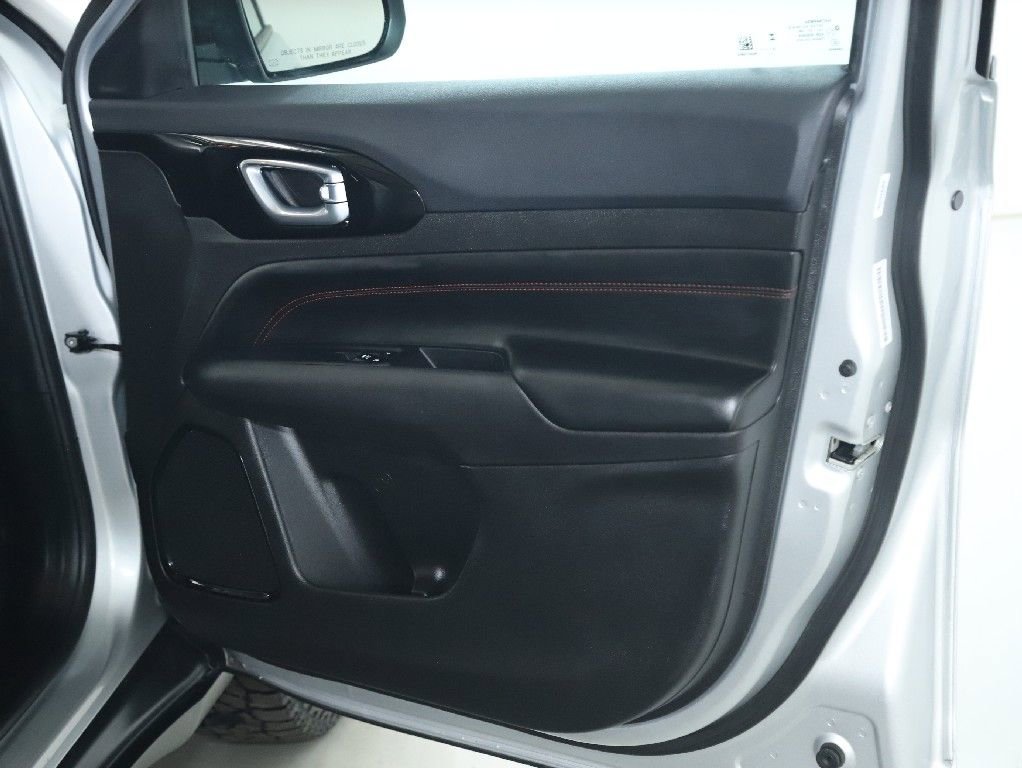 Used 2025 Jeep Compass Trailhawk image 33