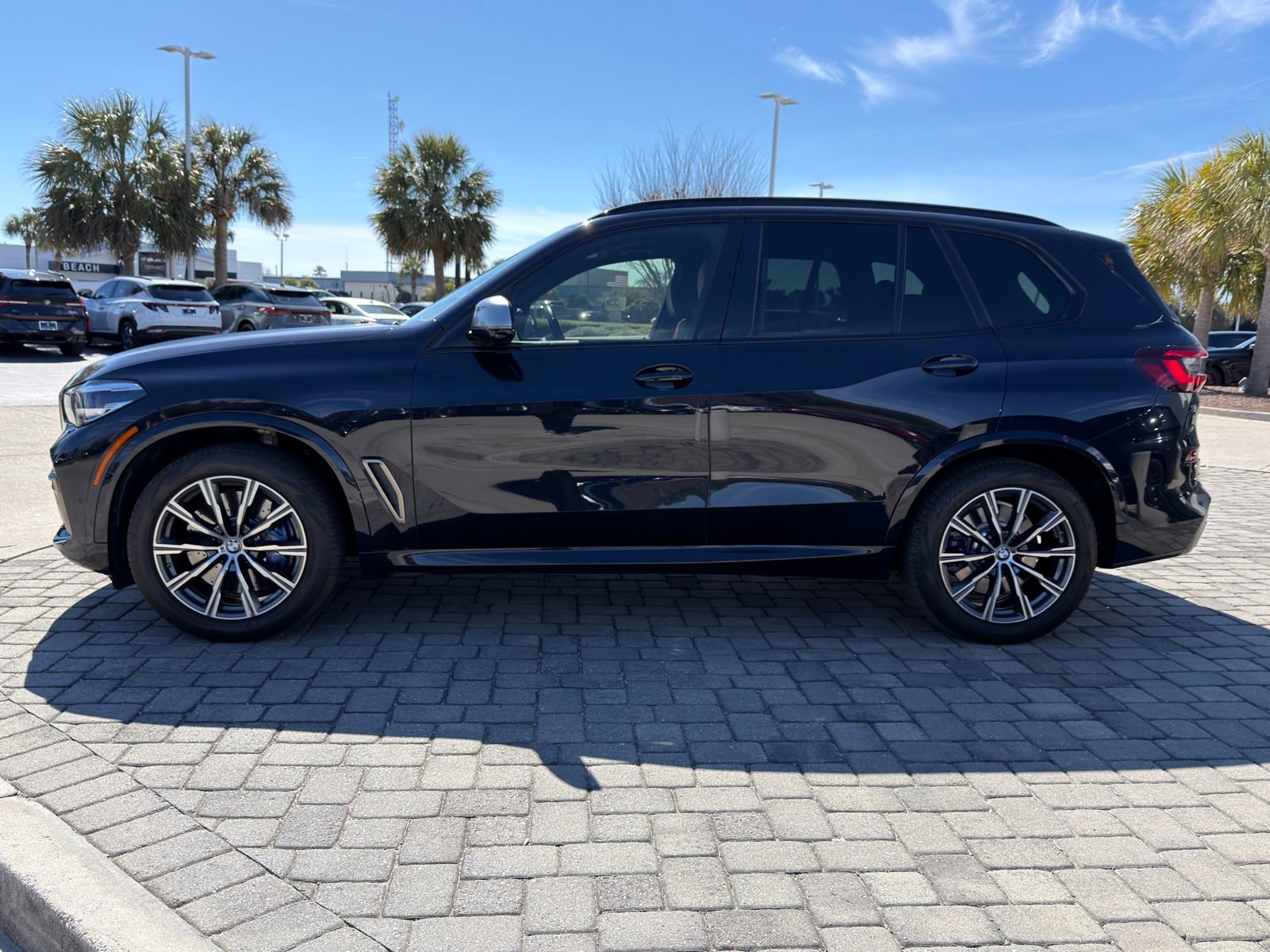 Used 2022 BMW X5 M50i image 12