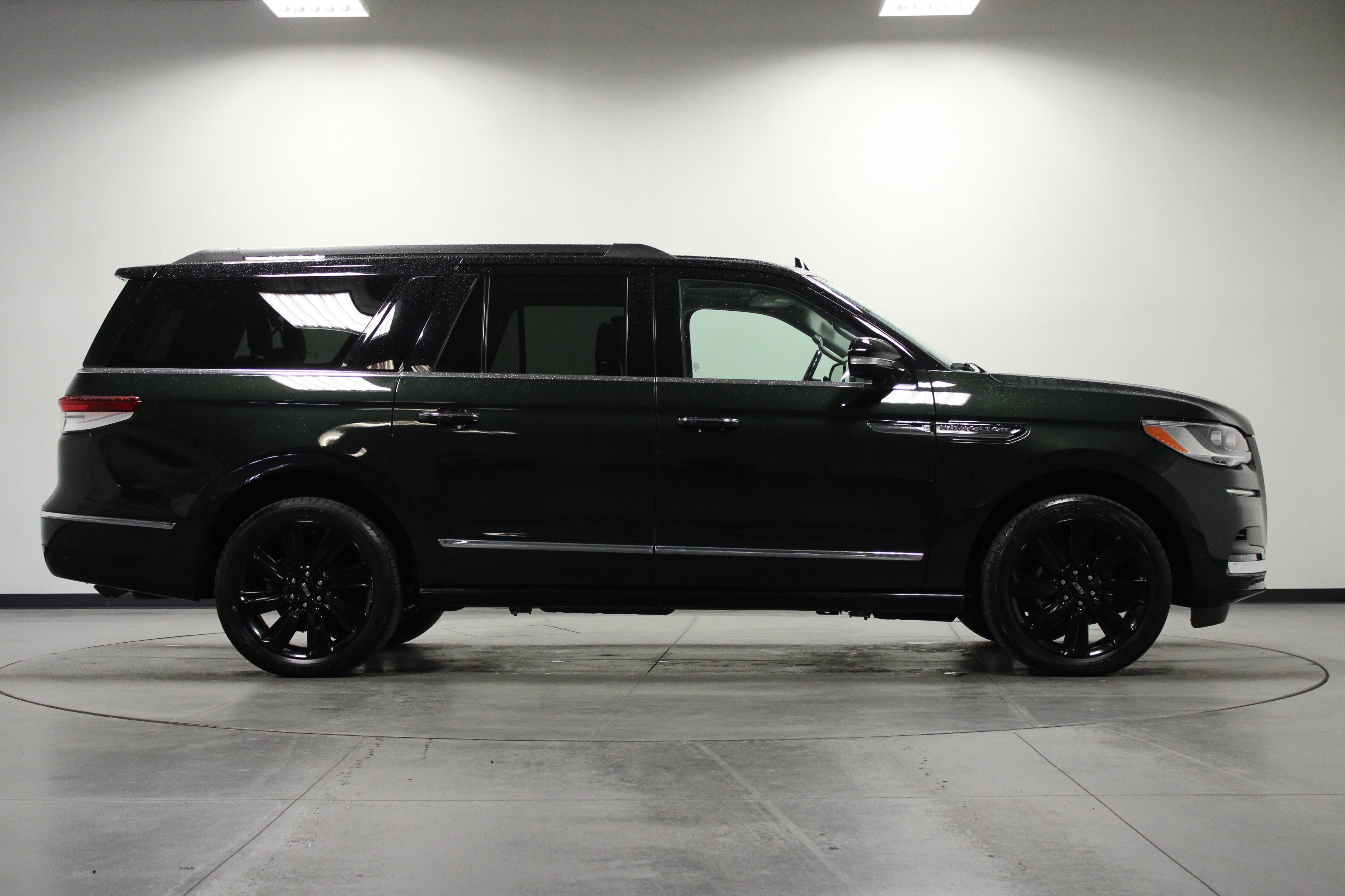 Used 2022 Lincoln Navigator L Black Label AWD/4WD image 3