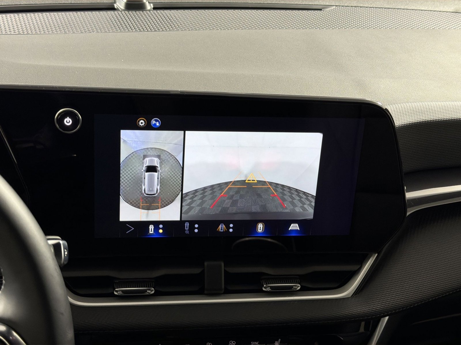 Used 2026 Chevrolet Equinox LT w/ Convenience Package II image 19