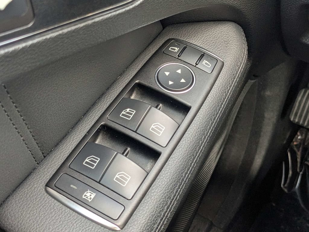 Used 2011 Mercedes-Benz E 350 Sedan image 20