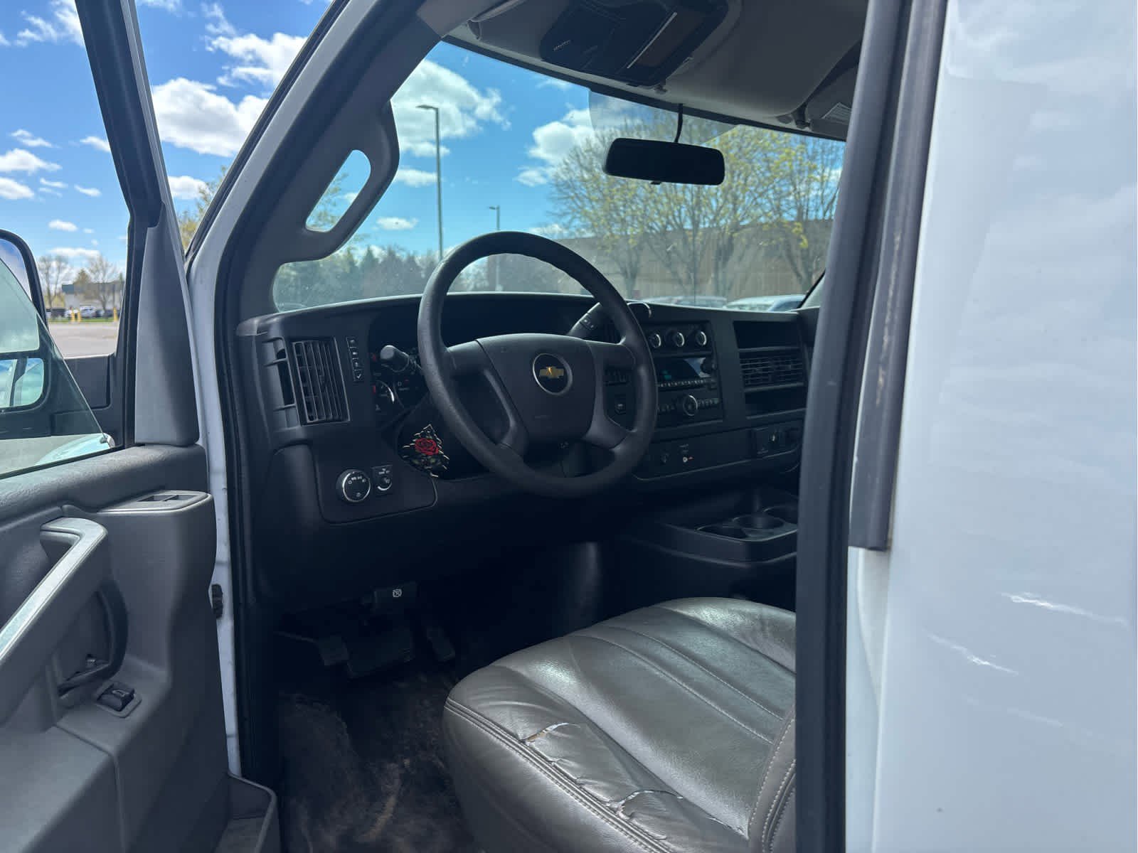 Used 2017 Chevrolet Express 2500 RWD image 8