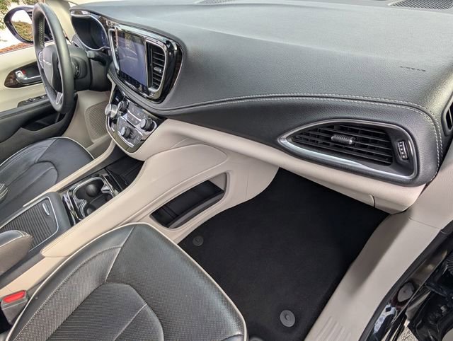 Used 2023 Chrysler Pacifica Limited image 21