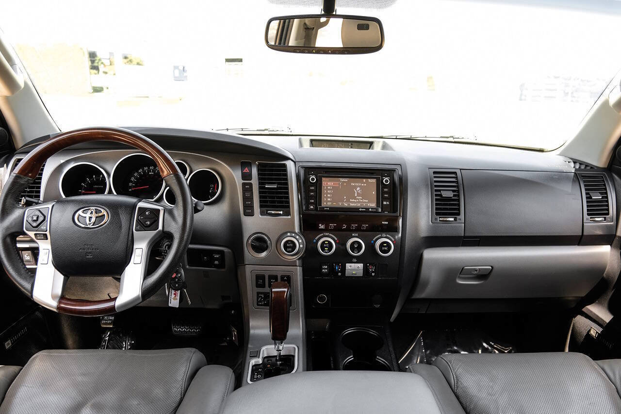 Used 2017 Toyota Sequoia Platinum AWD/4WD image 17