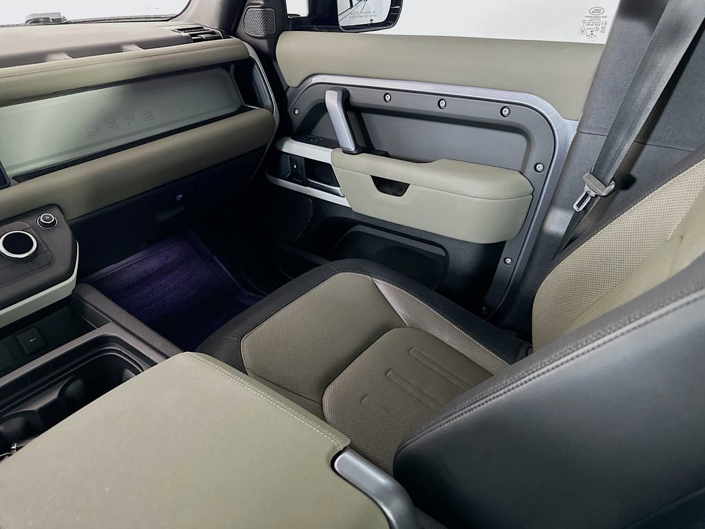 Used 2022 Land Rover Defender 110 X-Dynamic SE AWD/4WD image 32