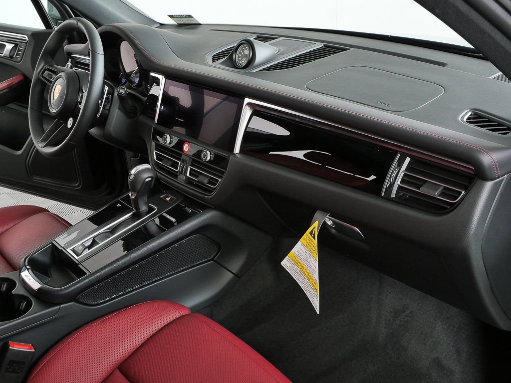 New 2026 Porsche Macan Turbo image 24