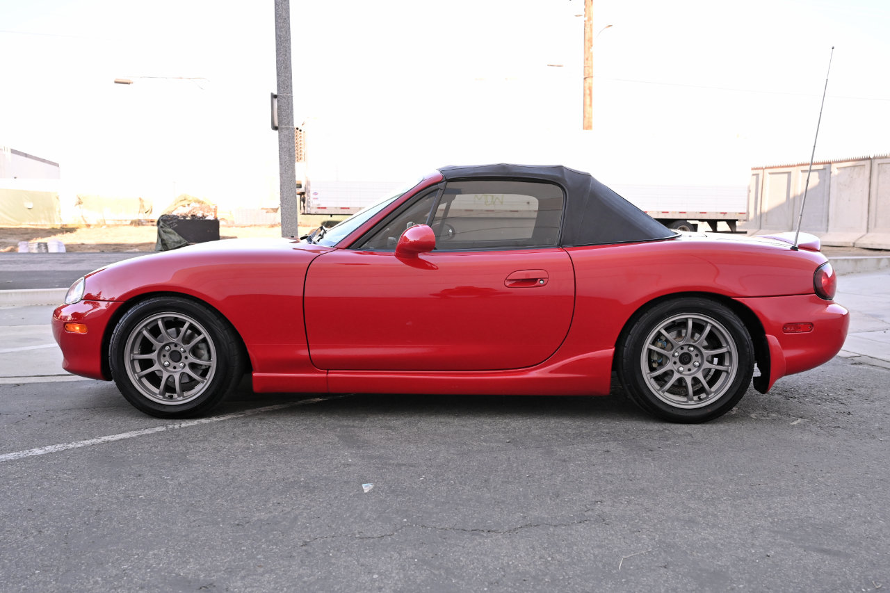 Used 2001 MAZDA MX-5 Miata RWD image 4