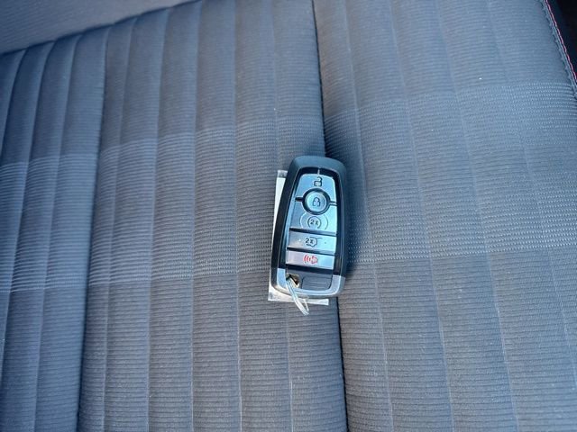 Used 2025 Ford Explorer ST-Line w/ ST-Line Street Pack image 9