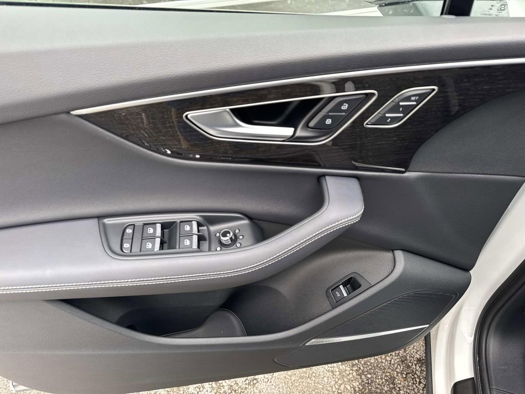 Used 2025 Audi Q7 3.0T Premium Plus image 17