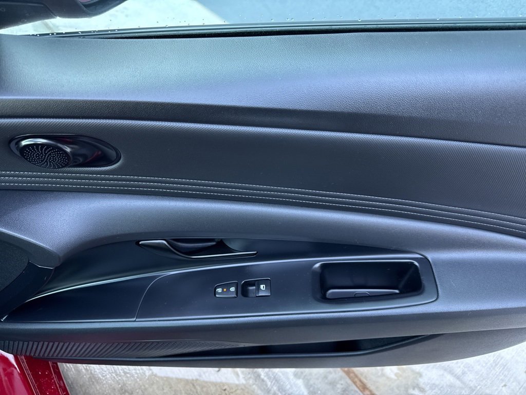 Certified 2025 Hyundai Elantra Sport image 18