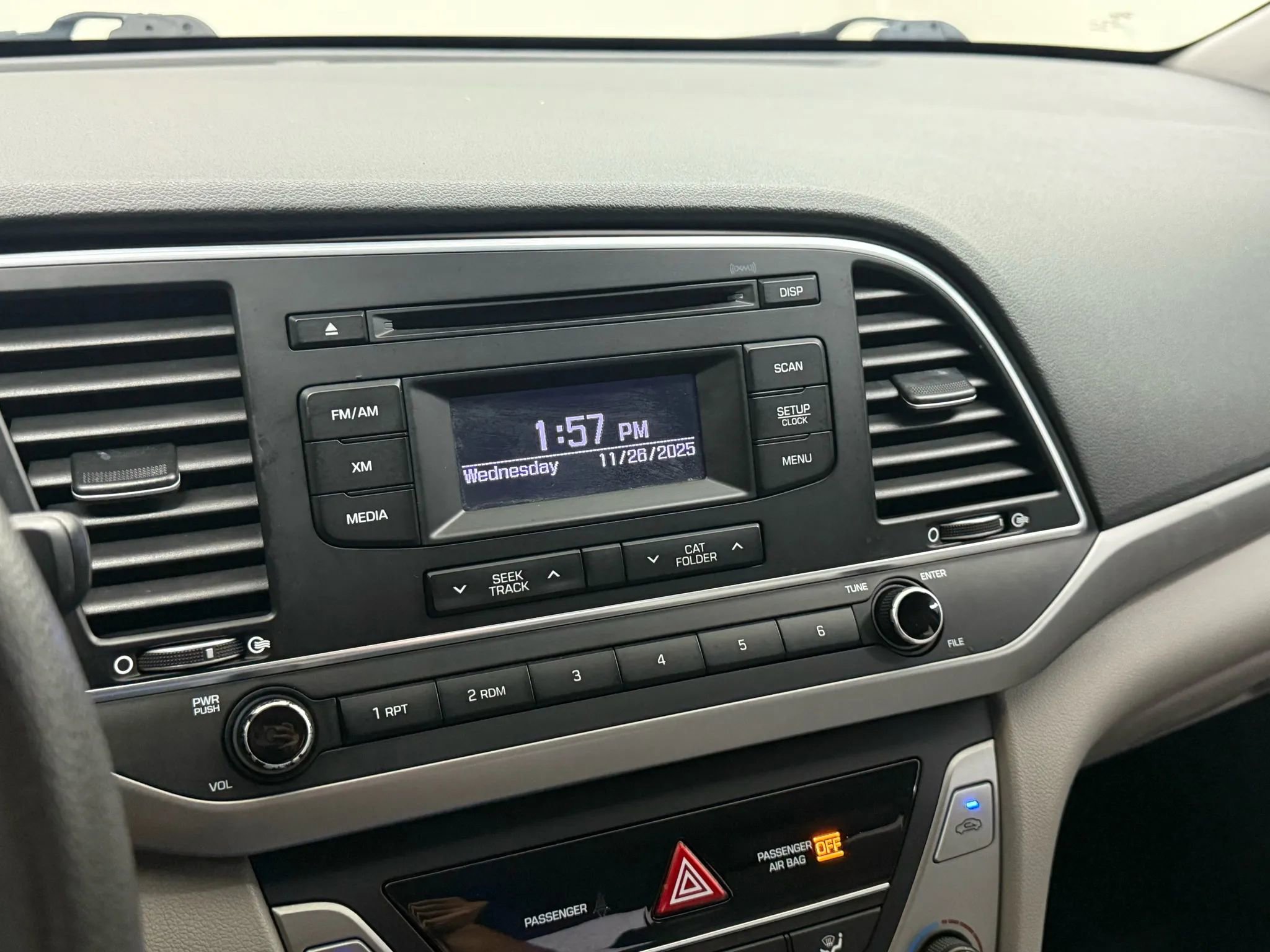 Used 2017 Hyundai Elantra SE FWD image 25