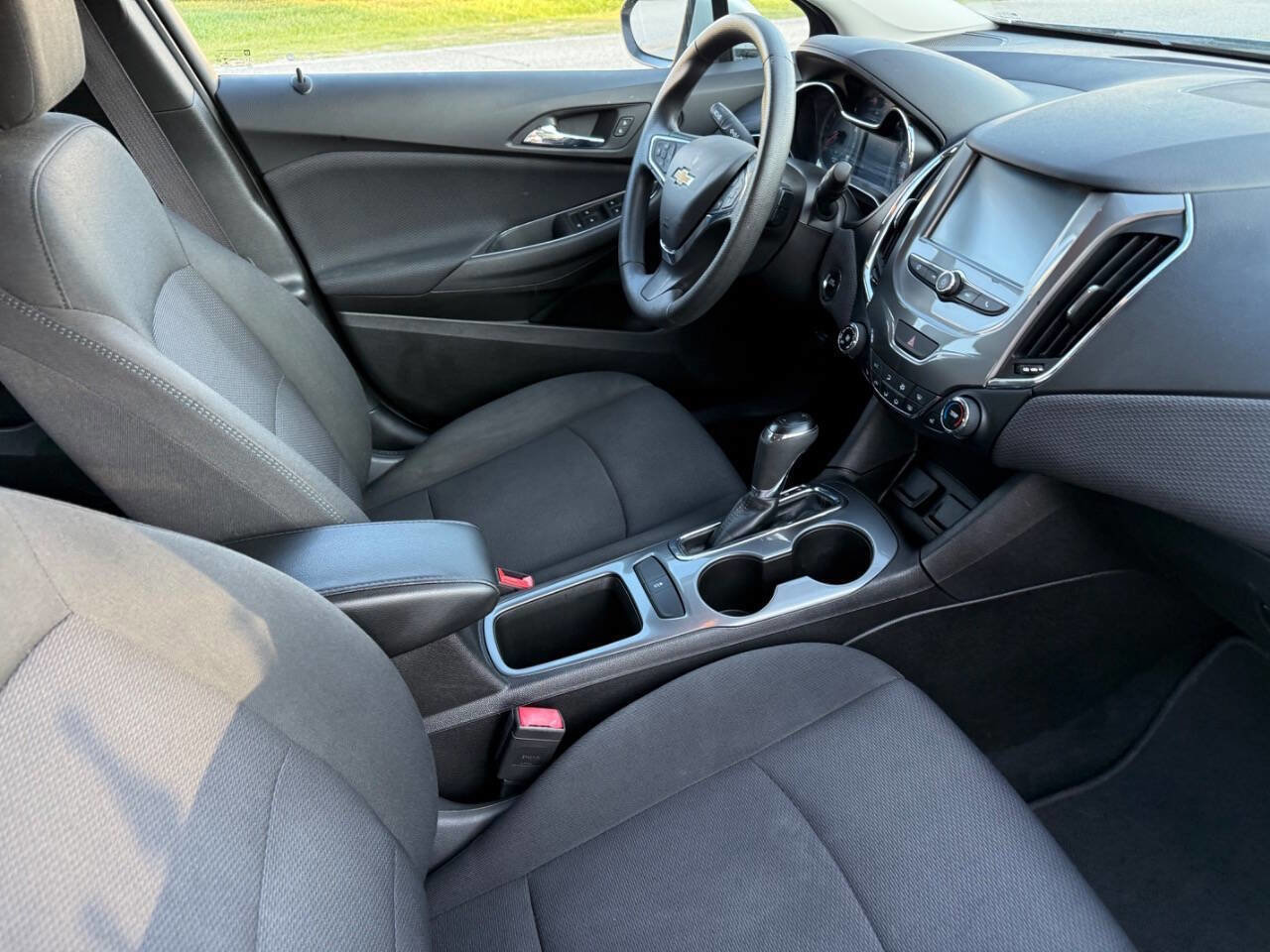 Used 2017 Chevrolet Cruze LT w/ Convenience Package FWD image 25