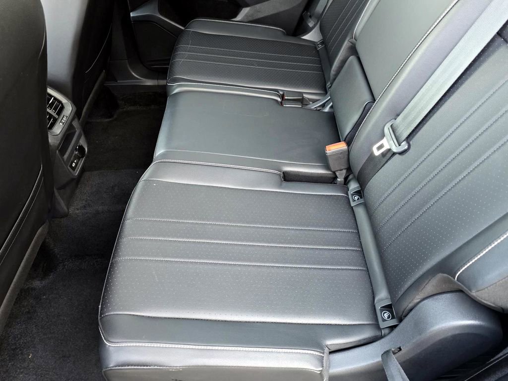 Used 2024 Volkswagen Tiguan SE image 27