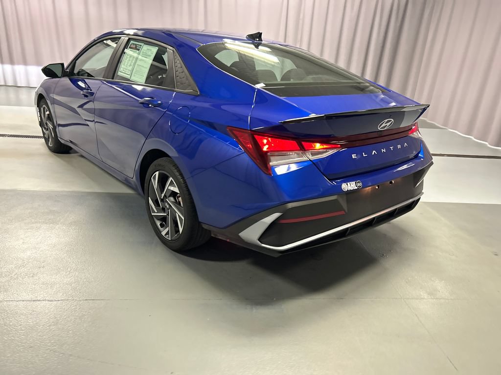 Used 2025 Hyundai Elantra Sport FWD image 5