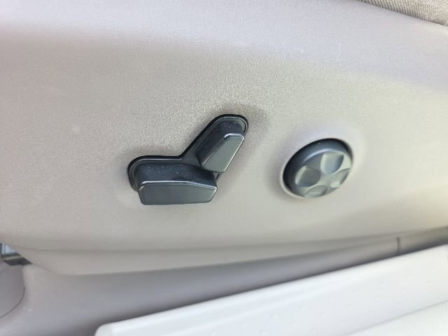 Used 2019 Chrysler Pacifica Touring-L FWD image 6