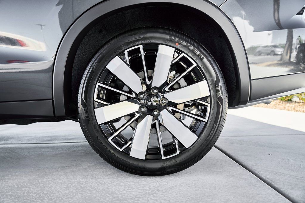 New 2026 Mitsubishi Outlander SE FWD image 9