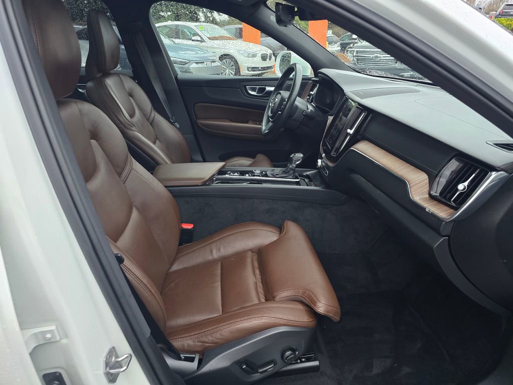 Used 2021 Volvo XC60 T5 Inscription w/ Advanced Package image 12