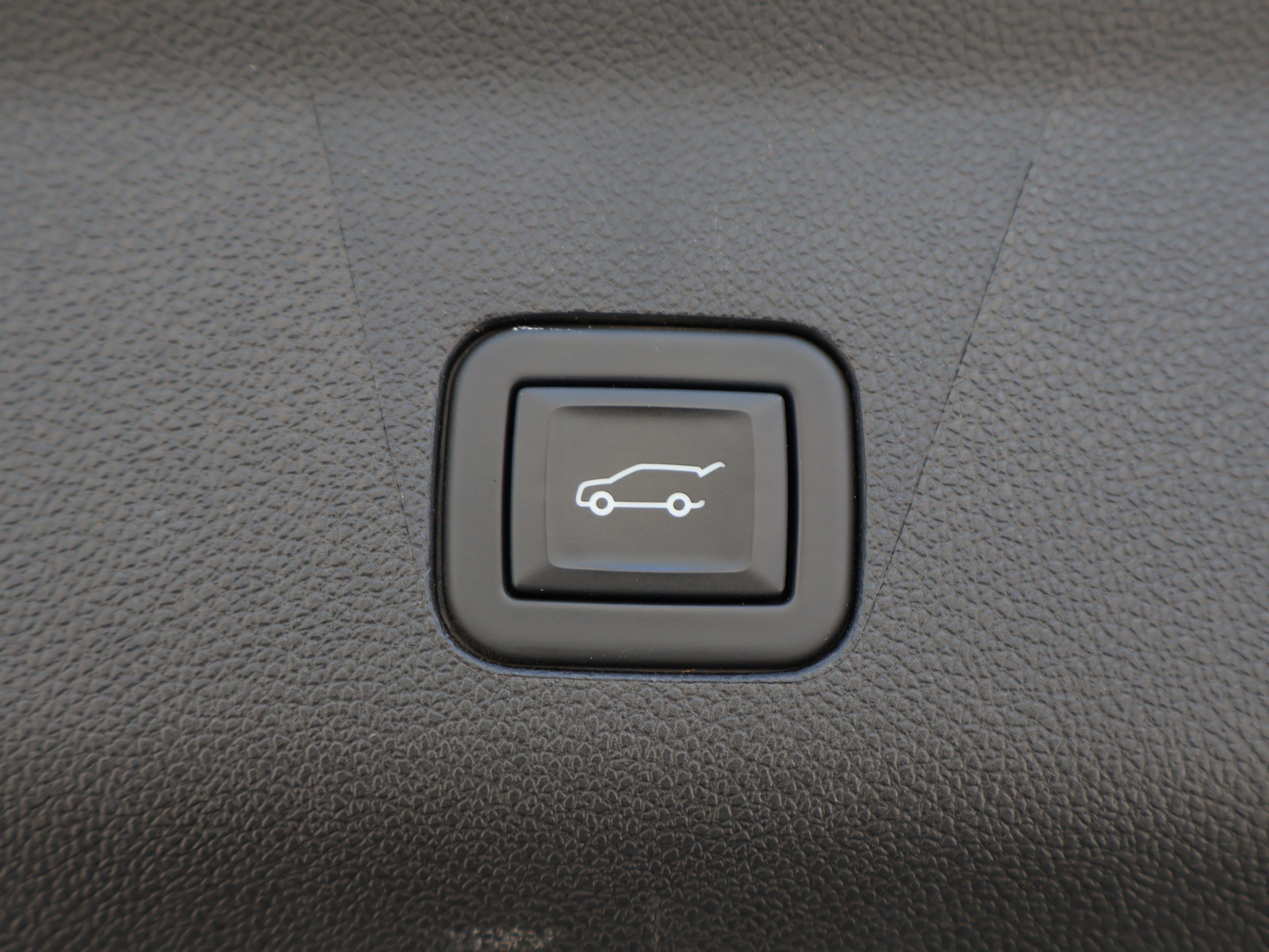 Used 2024 GMC Yukon SLT AWD/4WD image 17