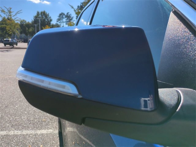 Used 2023 GMC Acadia SLT image 12