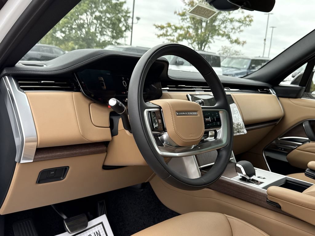 New 2025 Land Rover Range Rover Long Wheelbase SE image 10