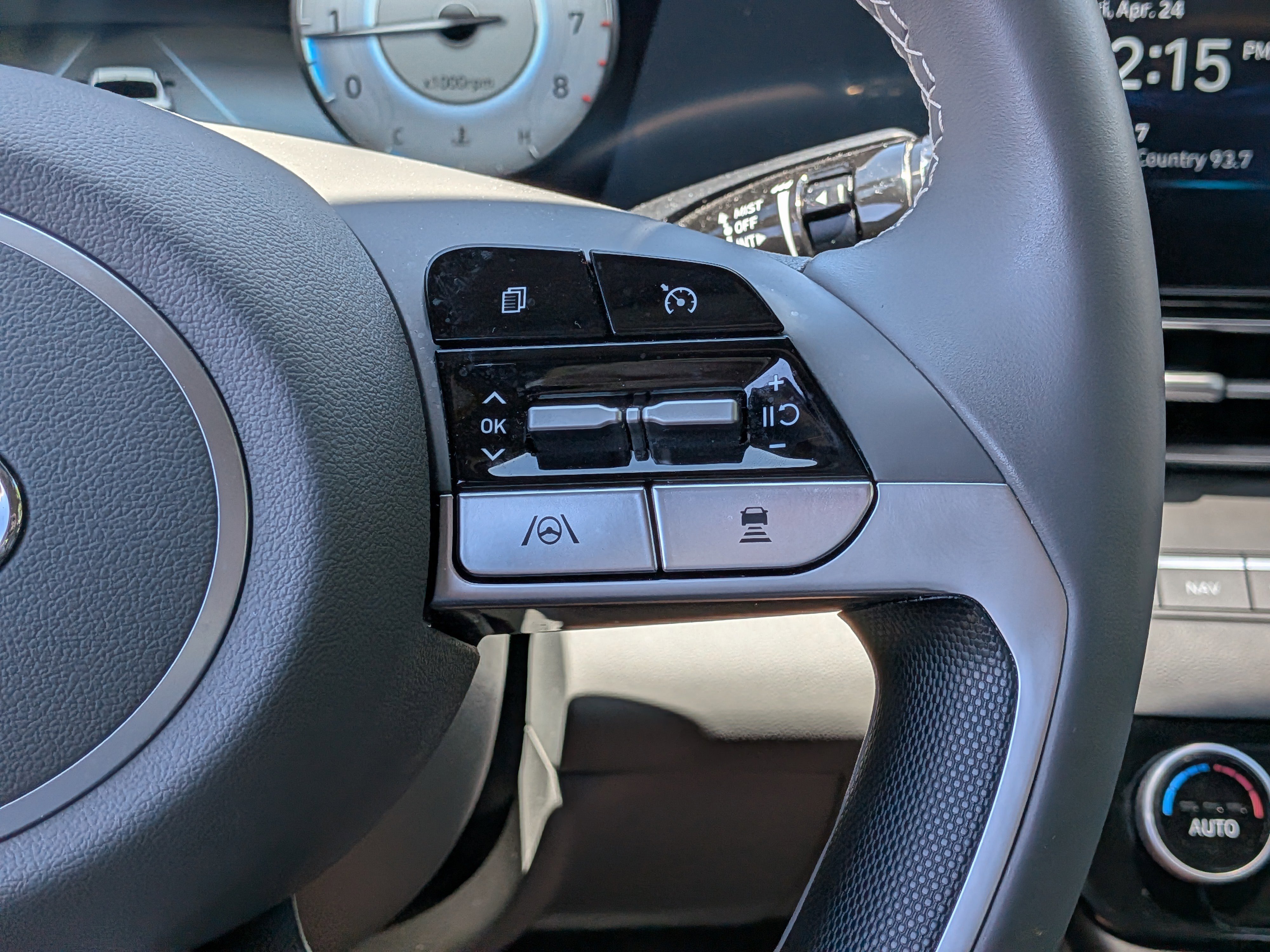 Used 2023 Hyundai Elantra SEL w/ Convenience Package FWD image 23