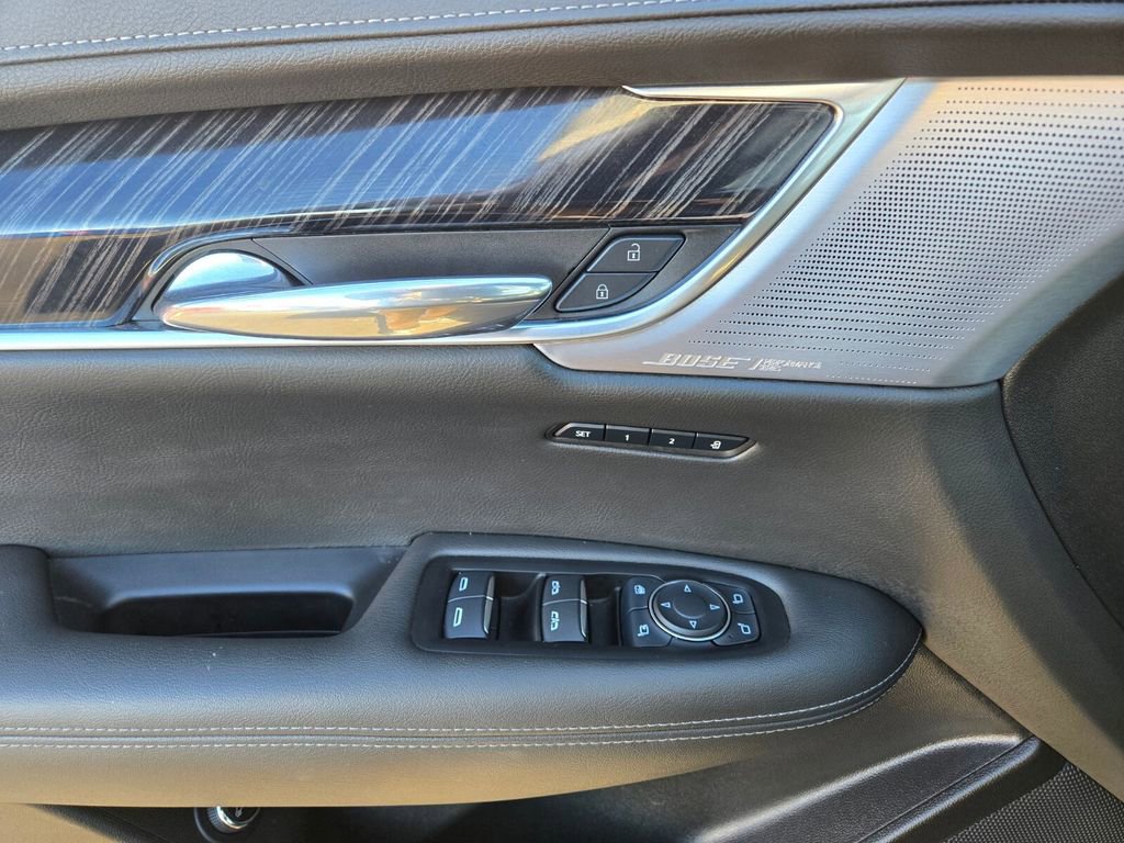 Used 2025 Cadillac XT6 Premium Luxury image 17