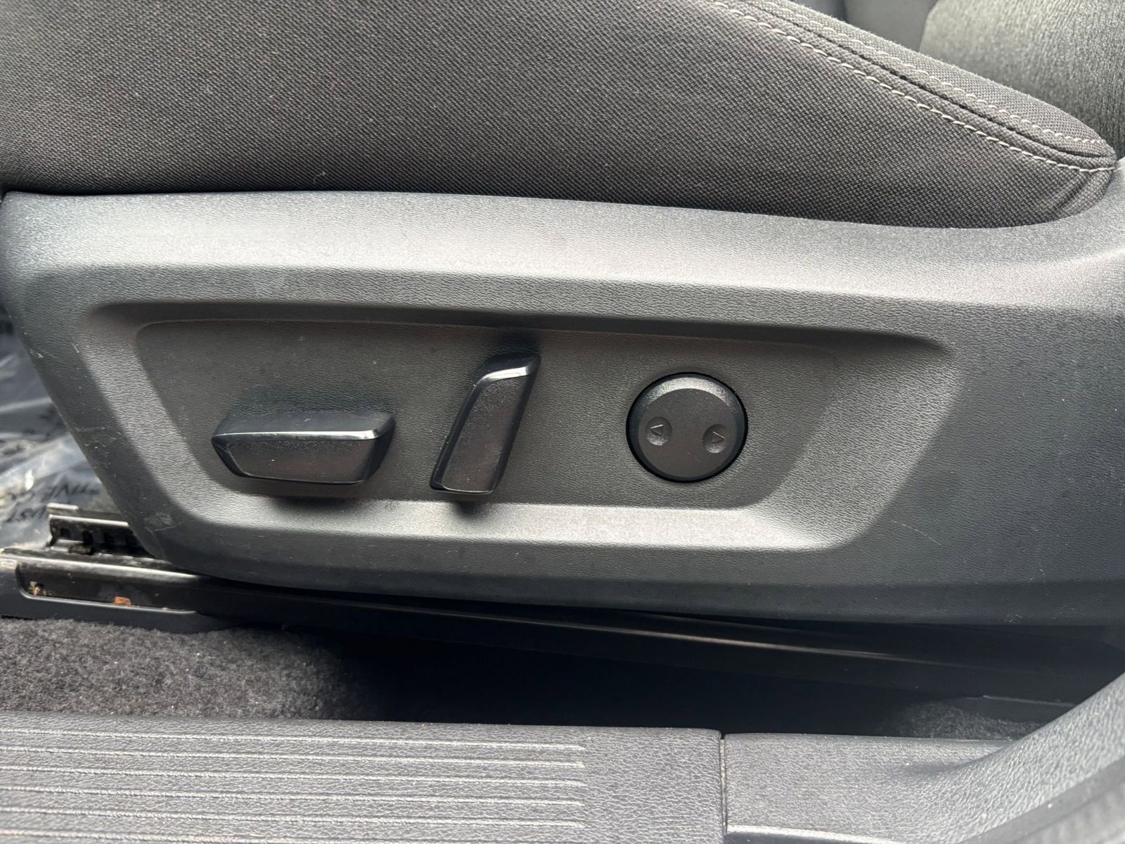 Used 2025 Nissan Rogue SV AWD/4WD image 22