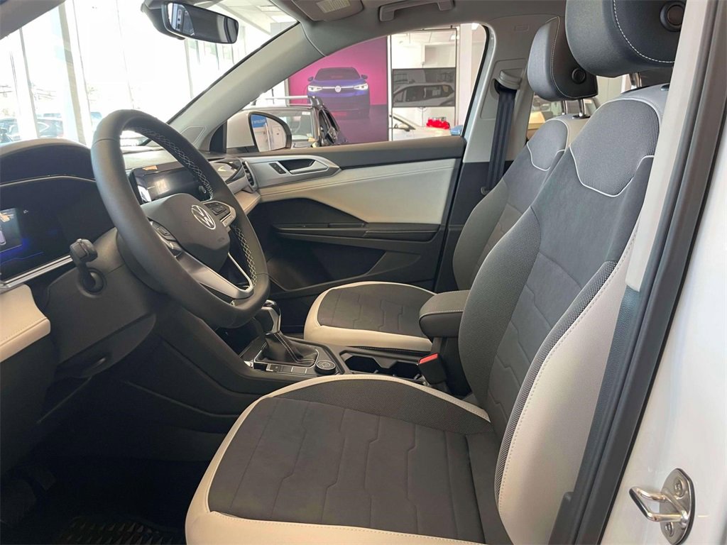 New 2025 Volkswagen Taos SE image 17