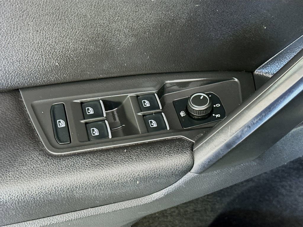 Used 2021 Volkswagen Tiguan SE R-Line image 17